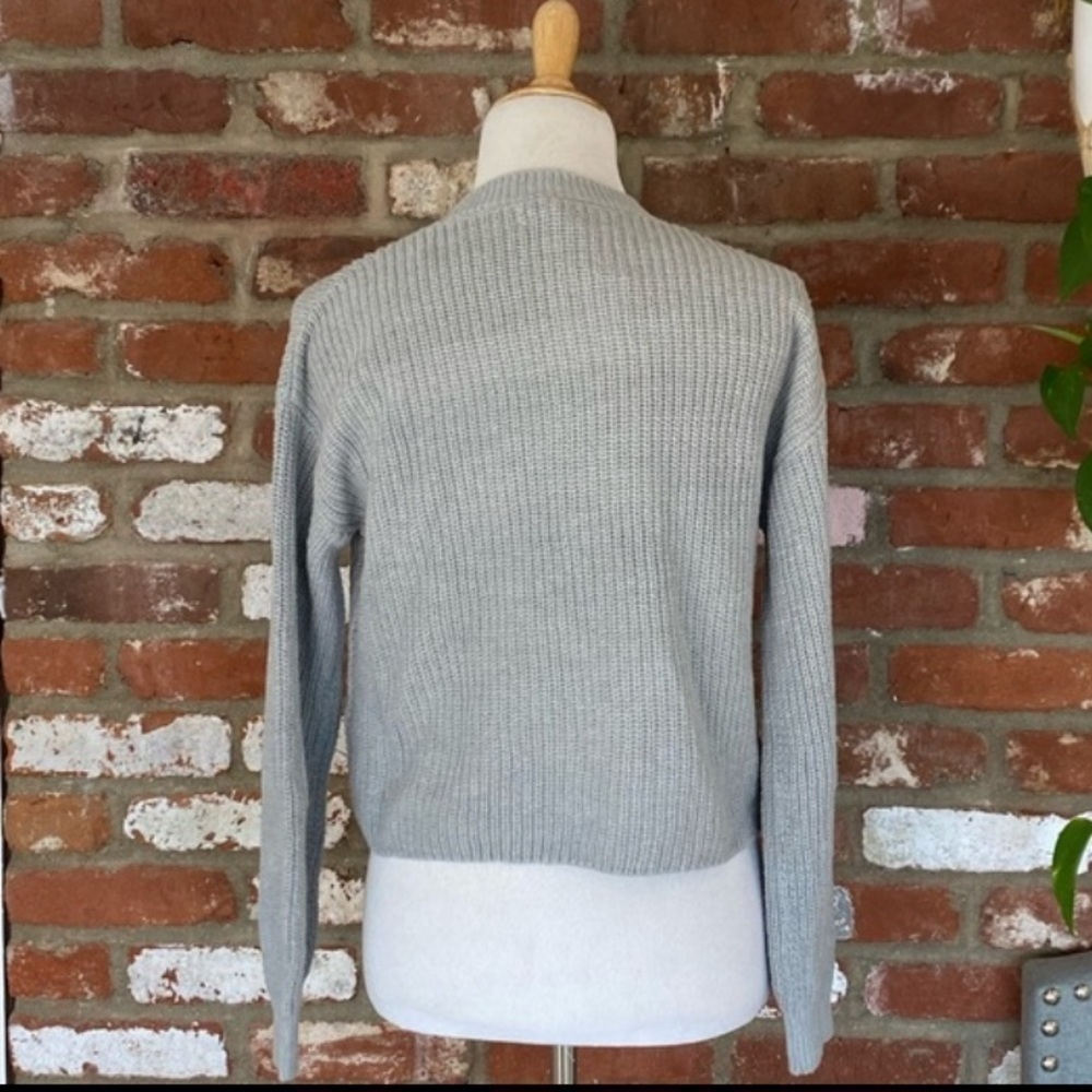BP Gray Cleo Crop Crewneck
Sweater NWT Size XS - Picture 4 of 6